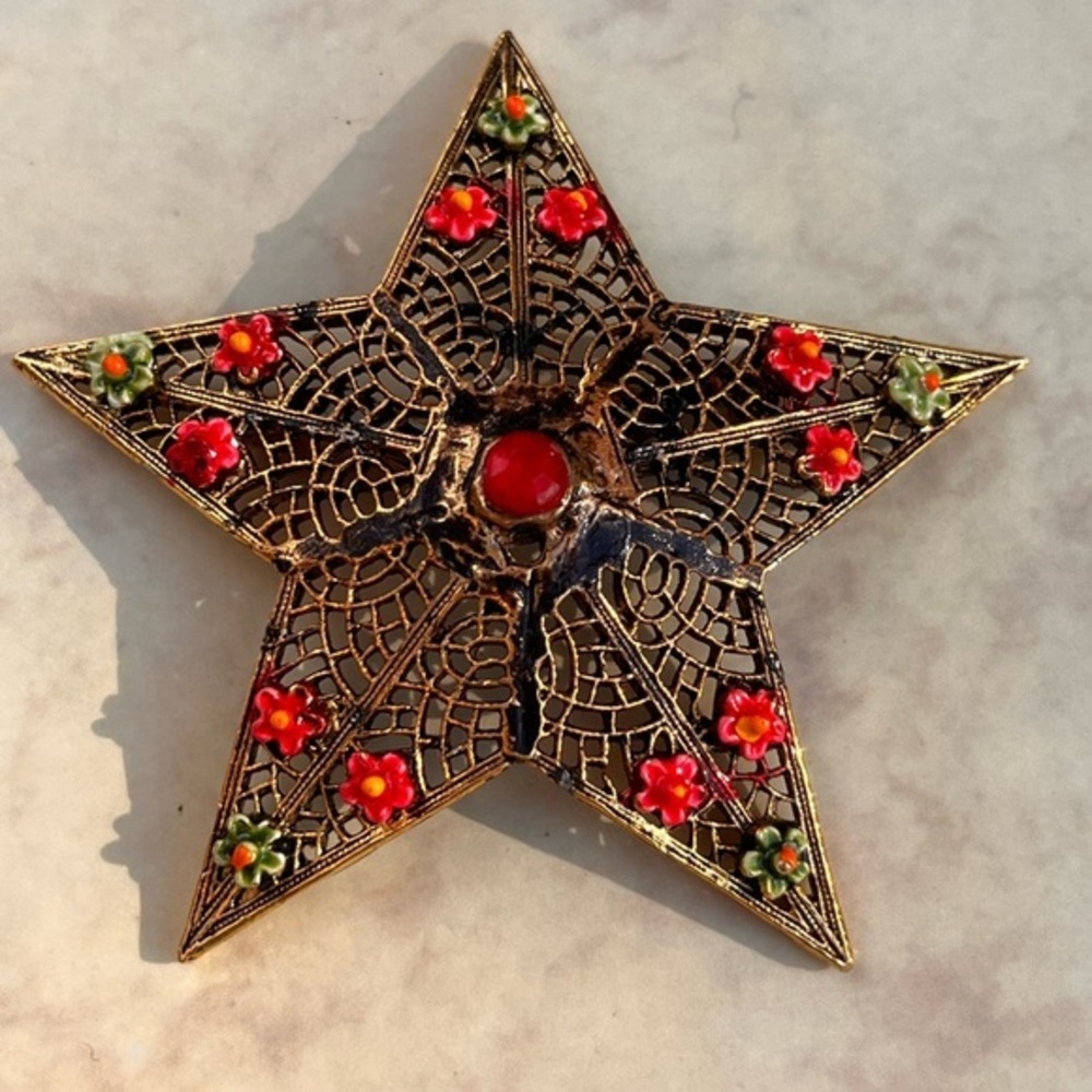 Vintage ART SIGNED Star Brooch Red Orange Bead with Pearls and Green